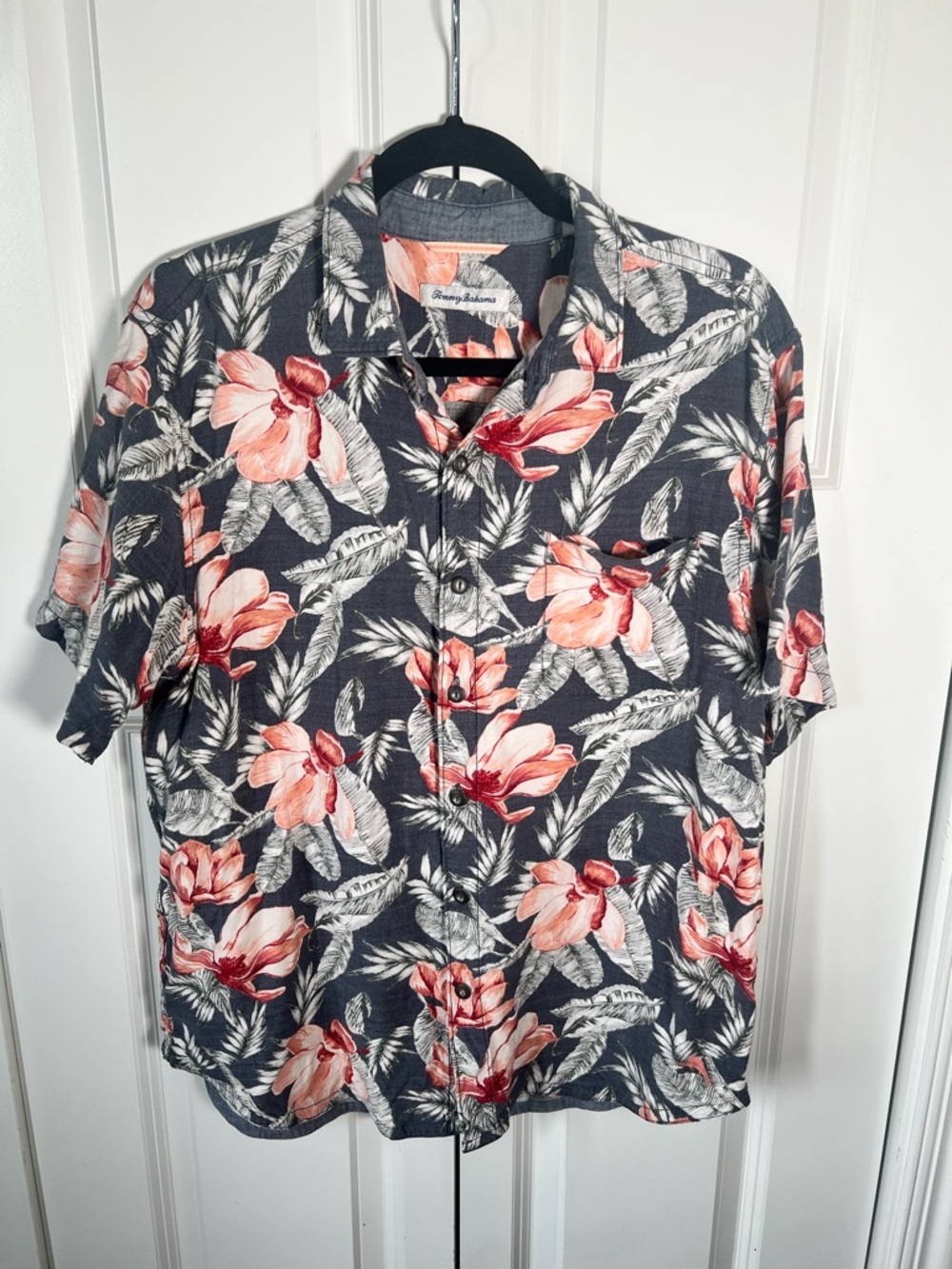 Tommy Bahama Gray Button-Up Shirt with Coral Floral Print Sz L